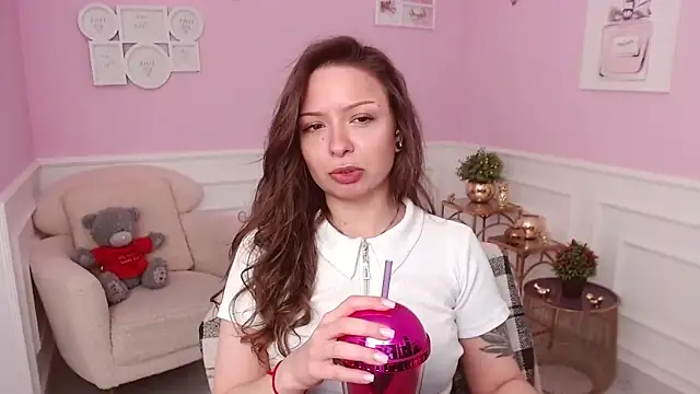 LucySkilar online show from 04-09-26, 04:03