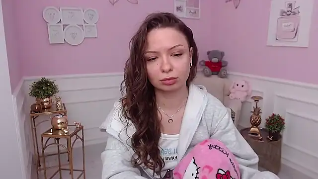 LucySkilar online show from 02-06-26, 05:47