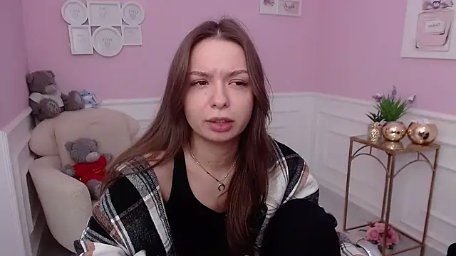 Snapshot of LucySkilar chatting on 10-24-25, 10:03 LucySkilar online show from 10-24-25, 10:03