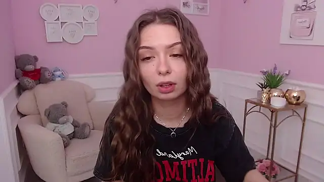 LucySkilar online show from 11-30-25, 06:14