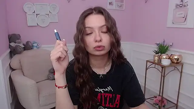 LucySkilar online show from 11-27-25, 06:03