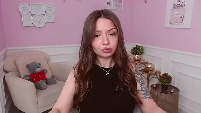 Snapshot of LucySkilar chatting on 05-29-26, 04:07 LucySkilar online show from 05-29-26, 04:07