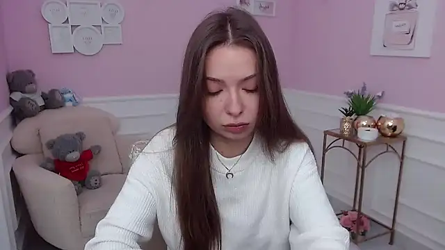 LucySkilar online show from 10-31-25, 05:26