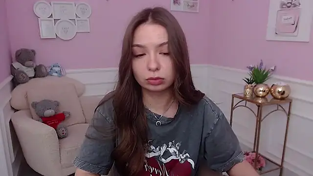 Snapshot of LucySkilar chatting on 10-23-25, 04:55 LucySkilar online show from 10-23-25, 04:55