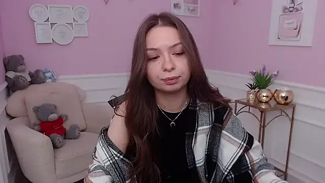 LucySkilar online show from 10-28-25, 05:18