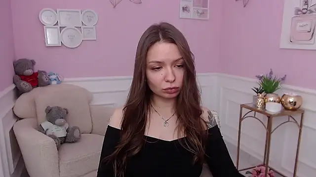 LucySkilar online show from 12-22-25, 05:40