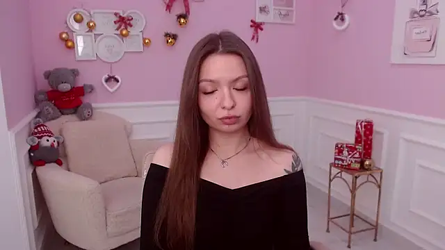 Snapshot of LucySkilar chatting on 12-24-24, 08:00 LucySkilar online show from 12-24-24, 08:00