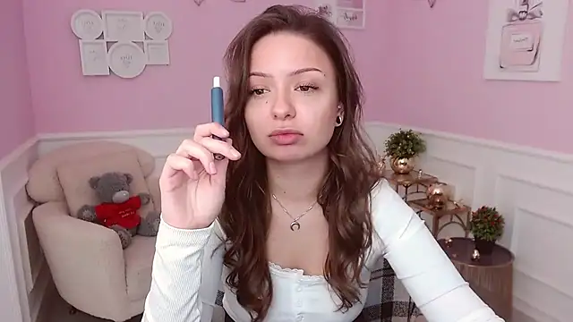 Snapshot of LucySkilar chatting on 07-10-26, 04:12 LucySkilar online show from 07-10-26, 04:12