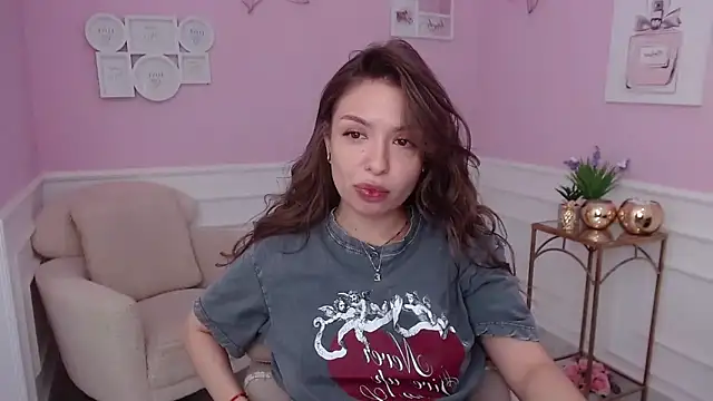 Snapshot of LucySkilar chatting on 09-29-25, 04:19 LucySkilar online show from 09-29-25, 04:19