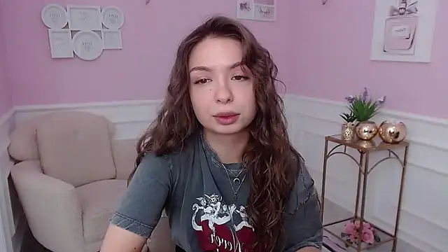 Snapshot of LucySkilar chatting on 10-02-25, 04:27 LucySkilar online show from 10-02-25, 04:27