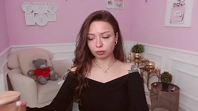 Snapshot of LucySkilar chatting on 05-19-26, 04:08 LucySkilar online show from 05-19-26, 04:08