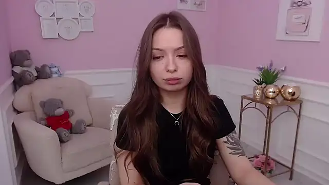 LucySkilar online show from 10-27-25, 05:41