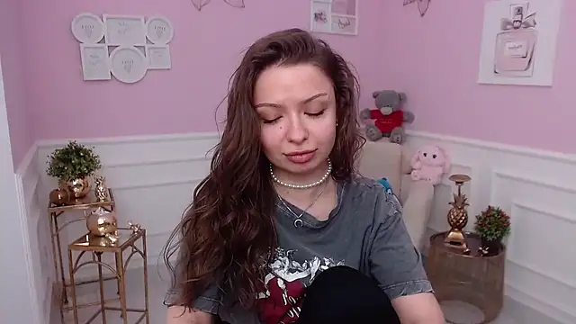 LucySkilar online show from 02-03-26, 06:33