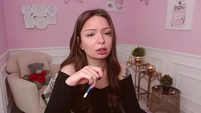 Snapshot of LucySkilar chatting on 06-02-26, 04:23 LucySkilar online show from 06-02-26, 04:23