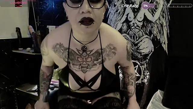Snapshot of Evil_Queen_666 chatting on 05-30-26, 07:58 Evil Queen 666 online show from 05-30-26, 07:58