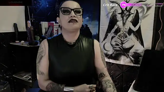 Snapshot of Evil_Queen_666 chatting on 06-05-26, 05:45 Evil Queen 666 online show from 06-05-26, 05:45
