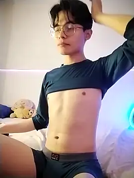 Snapshot of Dmitri_Aksnes chatting on 10-17-25, 10:07 Dmitri Aksnes online show from 10-17-25, 10:07