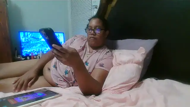 ebonyred online show from 04-28-26, 02:10