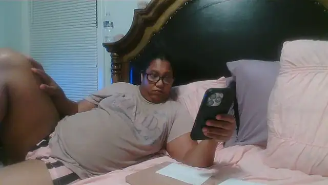 ebonyred online show from 05-13-26, 01:23