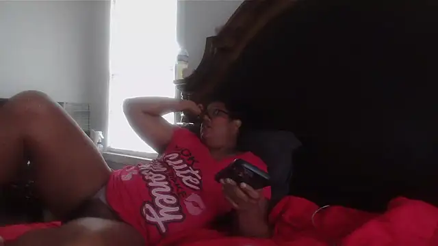 Snapshot of ebonyred chatting on 06-18-26, 12:10 ebonyred online show from 06-18-26, 12:10
