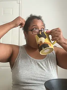 ebonyred online show from 05-19-26, 02:02