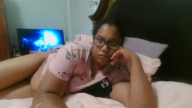 ebonyred online show from 04-28-26, 02:27