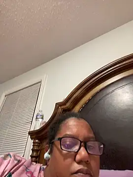 ebonyred online show from 05-02-26, 01:33
