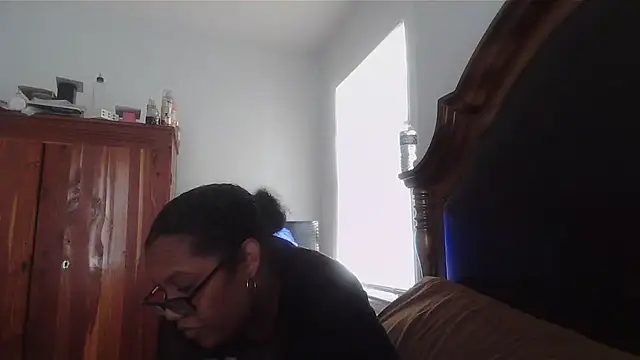 ebonyred online show from 10-24-25, 05:34