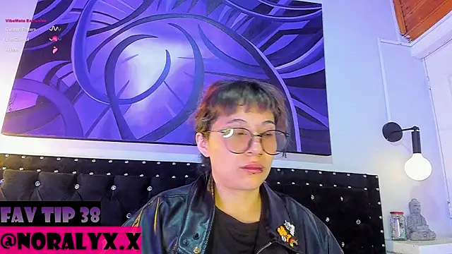 Snapshot of hey_noraly chatting on 07-14-26, 04:17 hey noraly online show from 07-14-26, 04:17