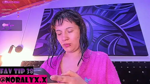 Snapshot of hey_noraly chatting on 07-13-26, 04:12 hey noraly online show from 07-13-26, 04:12