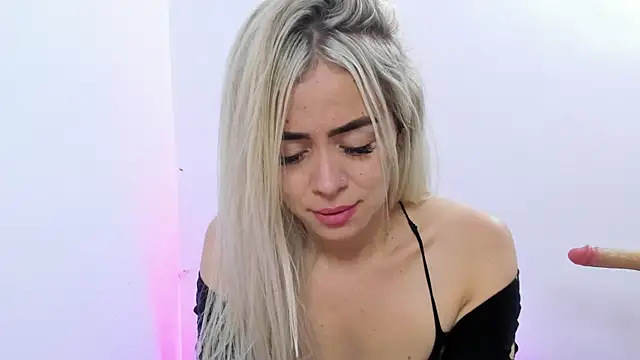 nicole valencia  online show from 06-04-26, 05:17