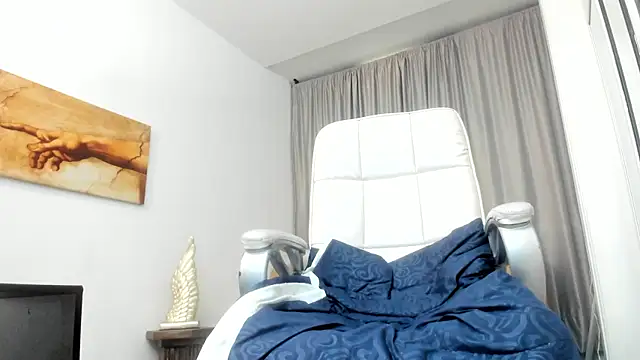 Snapshot of mariiana_murillo01 chatting on 10-19-25, 04:32 mariiana murillo01 online show from 10-19-25, 04:32