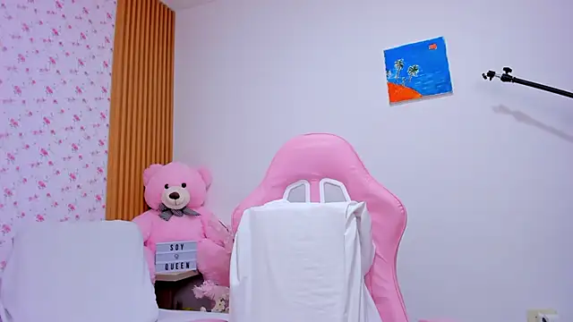 Soyqueen online show from 04-28-26, 04:06