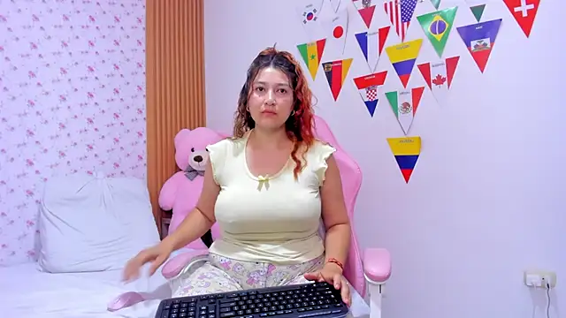 Snapshot of Soyqueen chatting on 07-14-26, 05:56 Soyqueen online show from 07-14-26, 05:56