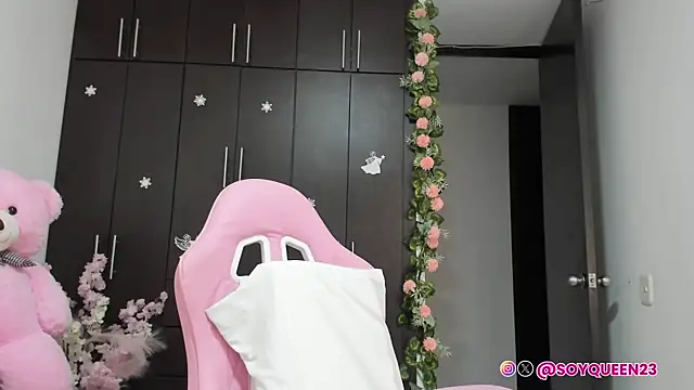 Soyqueen online show from 09-21-25, 04:06