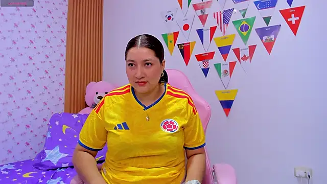 Snapshot of Soyqueen chatting on 06-18-26, 04:11 Soyqueen online show from 06-18-26, 04:11