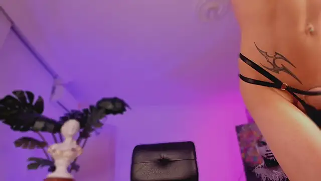 Taylor  foxxx online show from 03-13-25, 04:16