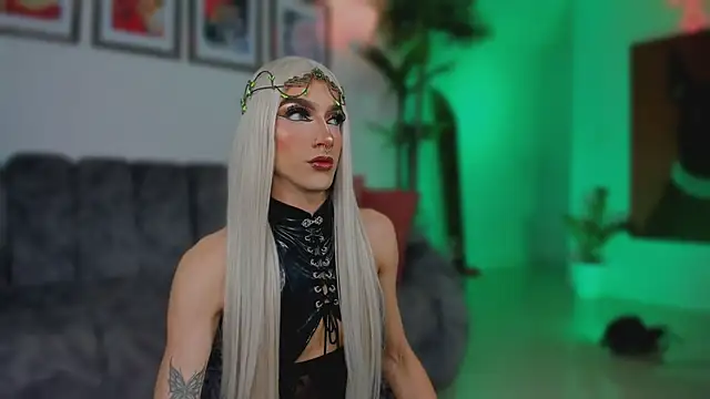 Taylor  foxxx online show from 11-15-25, 06:06