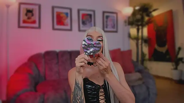 Taylor  foxxx online show from 05-22-26, 06:33