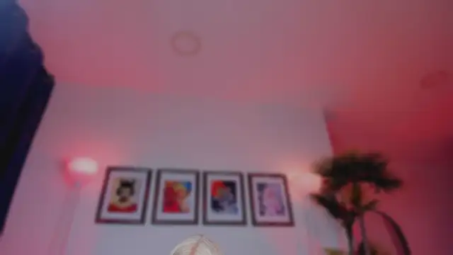 Taylor  foxxx online show from 09-24-25, 05:25