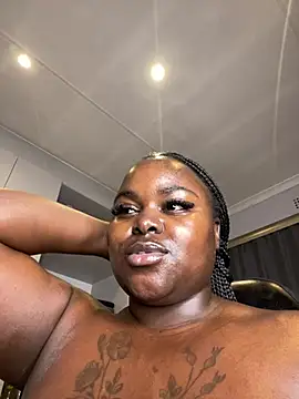 Snapshot of Honeycoco0211 chatting on 05-23-26, 03:38 Honeycoco0211 online show from 05-23-26, 03:38