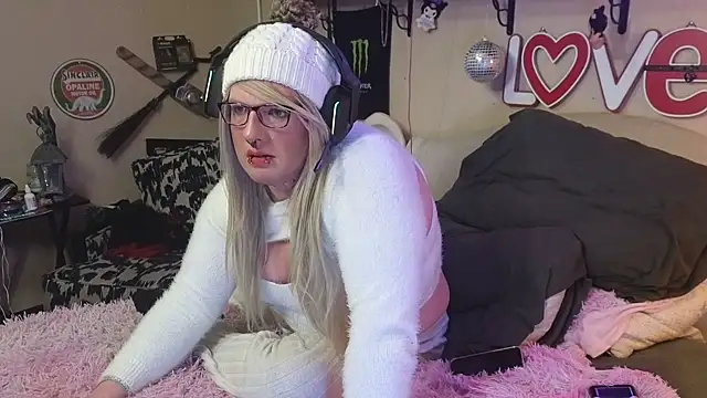 Snapshot of Blakelytgirl chatting on 02-06-25, 05:40 Blakelytgirl online show from 02-06-25, 05:40