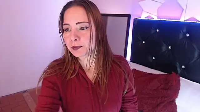 camila delarosa online show from 10-28-25, 06:29