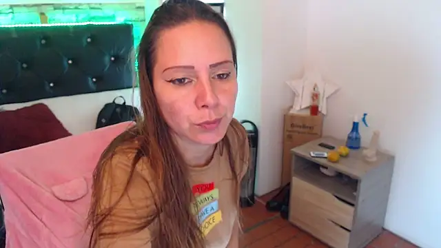 camila delarosa online show from 09-17-25, 04:31