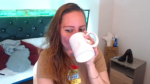 camila delarosa online show from 09-10-25, 05:23