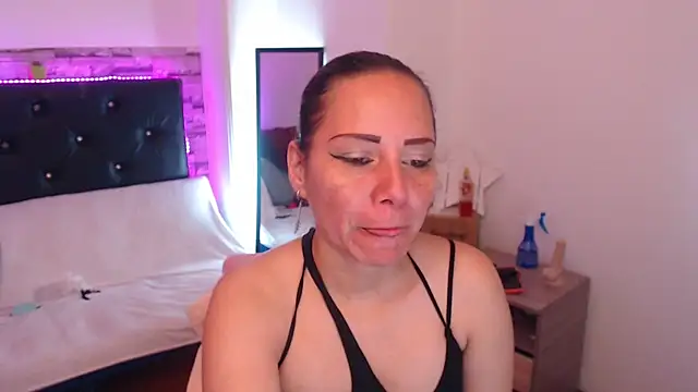 camila delarosa online show from 09-18-25, 04:10