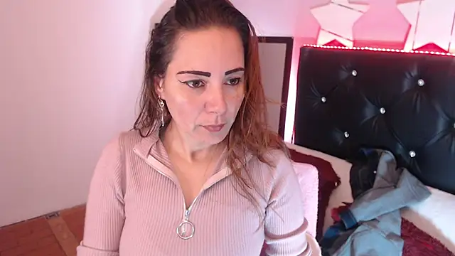 camila delarosa online show from 11-04-25, 06:11