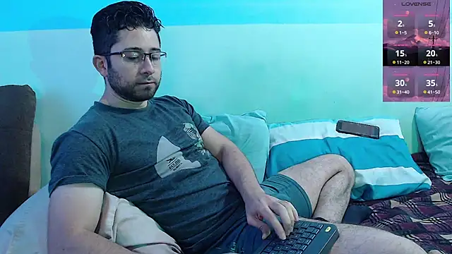 Snapshot of teddy_foster chatting on 03-10-25, 12:49 teddy foster online show from 03-10-25, 12:49