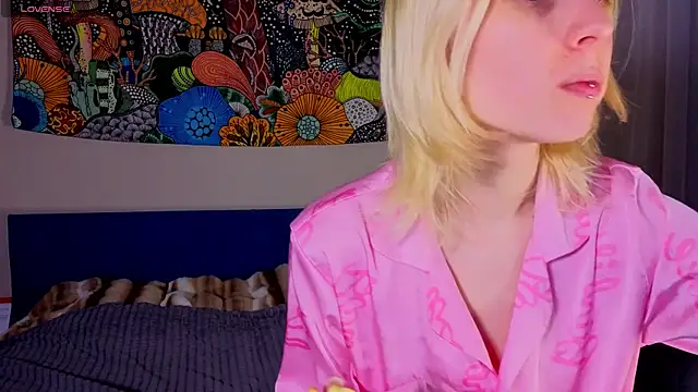 Snapshot of Crayzy_Luv chatting on 04-21-26, 12:56 Crayzy Luv online show from 04-21-26, 12:56
