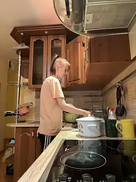 Crayzy Luv online show from 02-10-25, 01:22